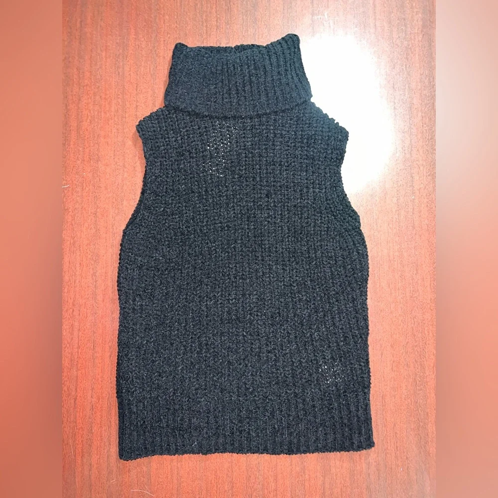 John + Jenn Black Sleeveless Turtleneck Sweater - Picture 2 of 6
